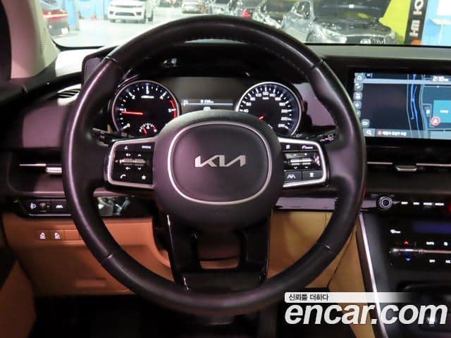 Kia Carnival 2022 — фото 8 из 20