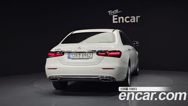 Mercedes-Benz E-Class 2023 — ფოტო 3/20