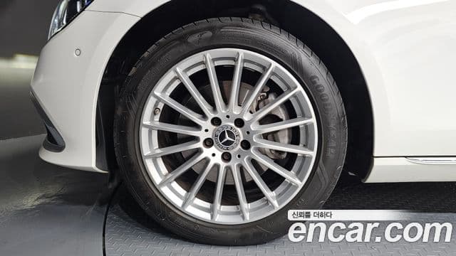Mercedes-Benz E-Class 2023 — фото 4 из 20