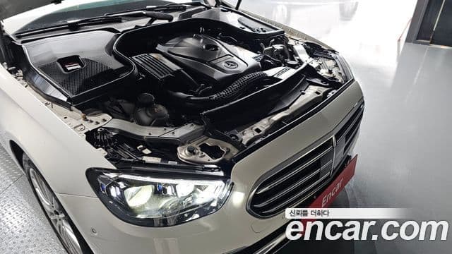 Mercedes-Benz E-Class 2023 — ფოტო 5/20