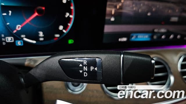 Mercedes-Benz E-Class 2023 — ფოტო 8/20