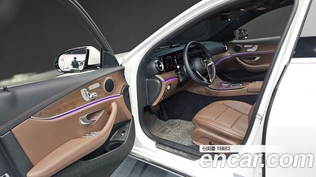 Mercedes-Benz E-Class 2023 — ფოტო 9/20