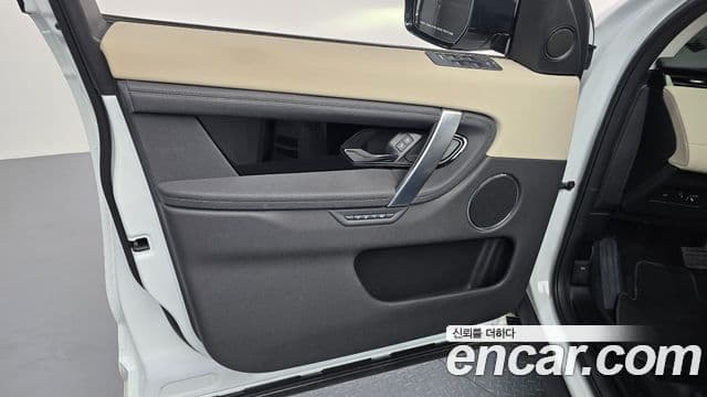 Land Rover Discovery Sport 2024 — Photo 12/30