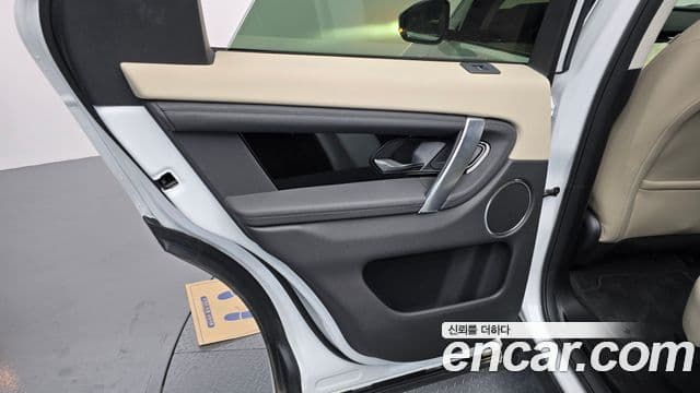 Land Rover Discovery Sport 2024 — Photo 6/30