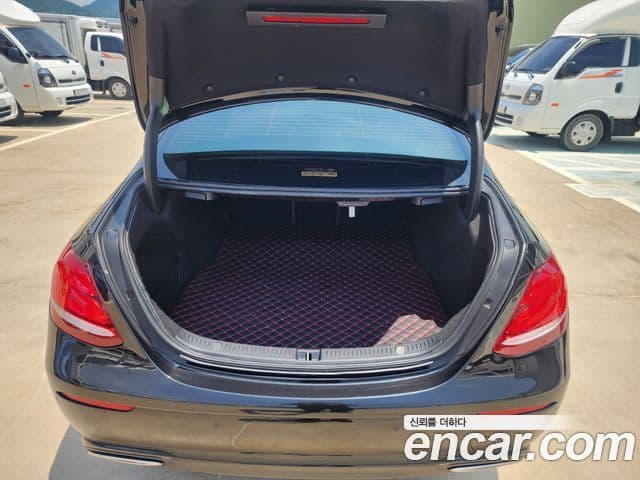 Mercedes-Benz E-Class 2019 — Şəkil 18/20