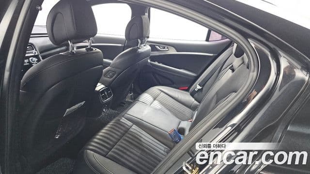 Genesis G70 2019 — Photo 30/35
