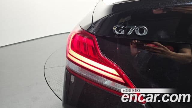 Genesis G70 2019 — Photo 27/35