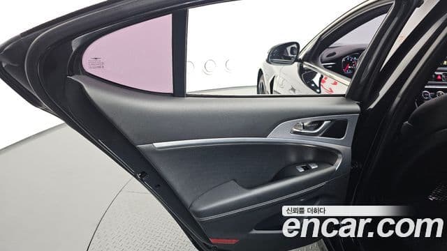 Genesis G70 2019 — Photo 12/35