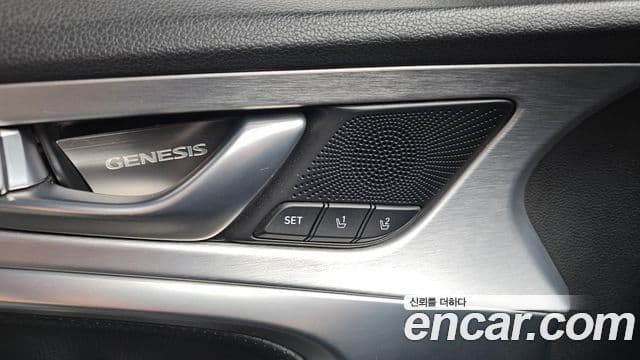 Genesis G70 2019 — Photo 14/35