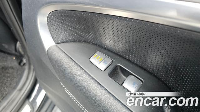 Genesis G70 2019 — Photo 24/35