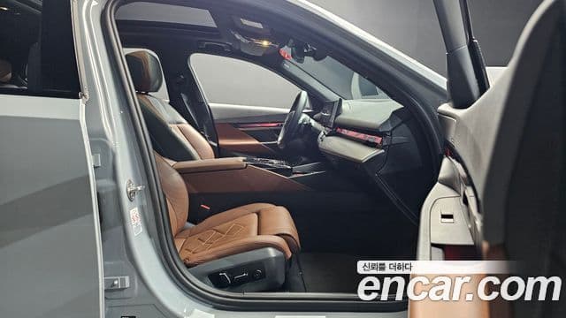 BMW 5 Series 2024 — Photo 32/33