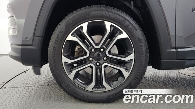 Jeep Compass 2022 — ფოტო 5/20