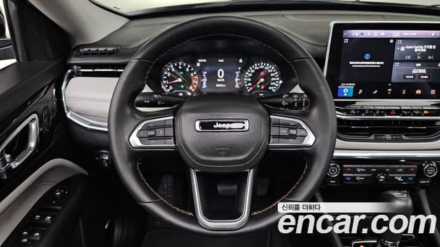 Jeep Compass 2022 — ფოტო 13/20