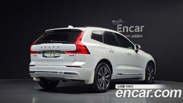 Volvo XC60 2021 — ფოტო 1/20