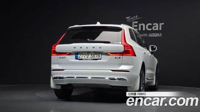 Volvo XC60 2021 — ფოტო 3/20