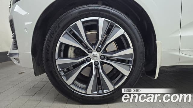 Volvo XC60 2021 — фото 4 из 20