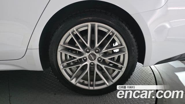 Genesis G70 2019 — Photo 21/30