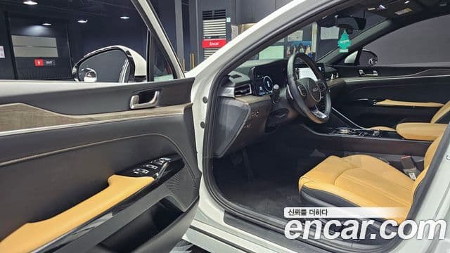 Kia K5 2023 — Şəkil 10/20