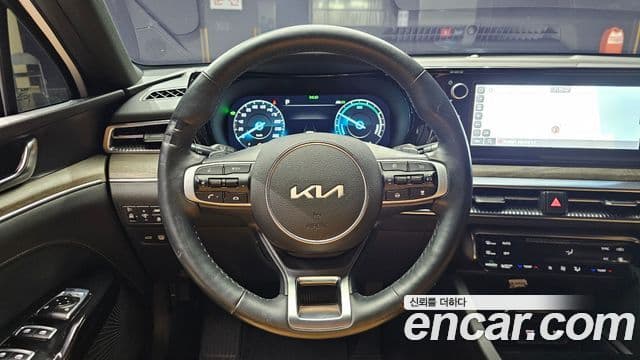 Kia K5 2023 — Şəkil 13/20