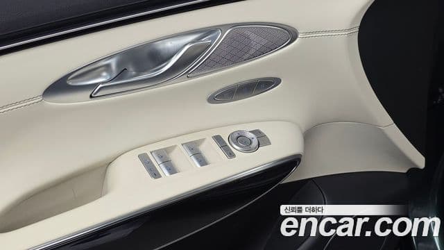 Genesis GV70 2021 — ფოტო 17/20
