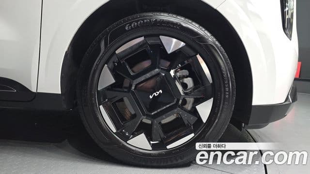 Kia Carnival 2024 — ფოტო 5/20