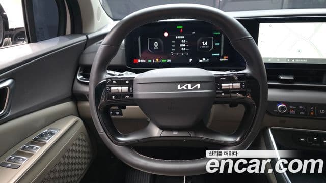 Kia Carnival 2024 — ფოტო 13/20