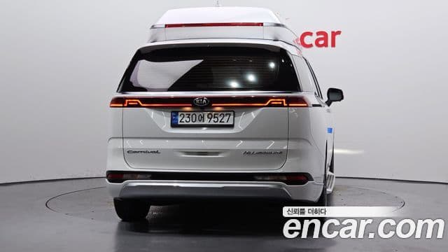 Kia Carnival 2021 — ფოტო 4/20
