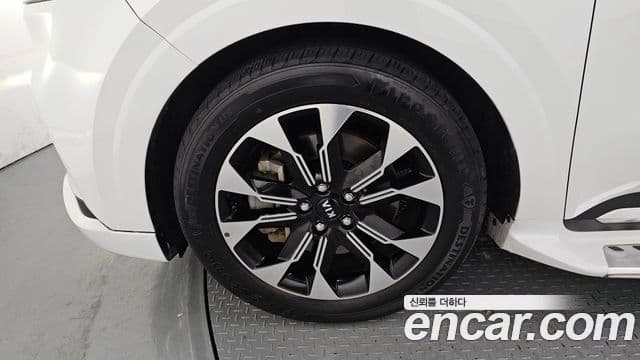 Kia Carnival 2021 — ფოტო 5/20