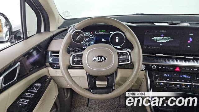Kia Carnival 2021 — ფოტო 13/20