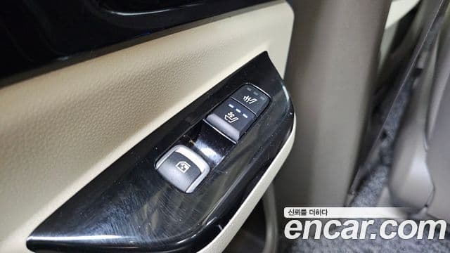 Kia Carnival 2021 — ფოტო 15/20
