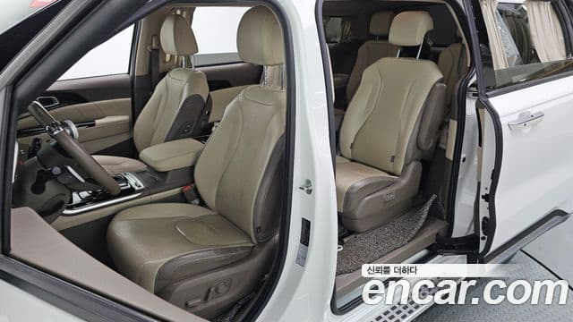 Kia Carnival 2021 — ფოტო 16/20