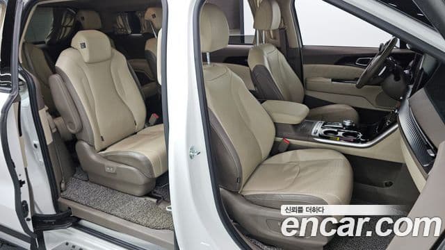 Kia Carnival 2021 — ფოტო 17/20