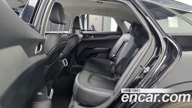 Kia K5 2023 — Şəkil 12/20