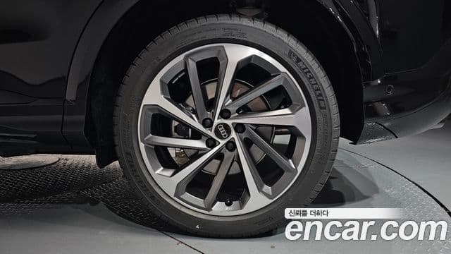 Audi Q5 2025 — Photo 9/34