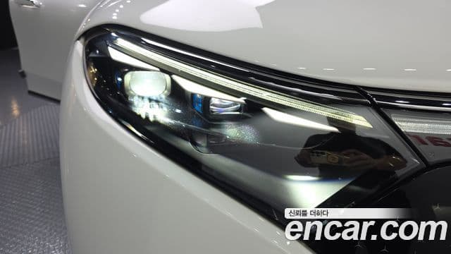 Mercedes-Benz EQS SUV 2023 — ფოტო 21/34