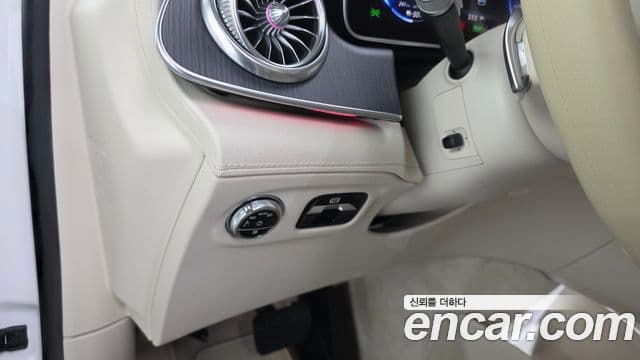 Mercedes-Benz EQS SUV 2023 — ფოტო 11/34