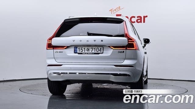 Volvo XC60 2022 — Şəkil 3/20