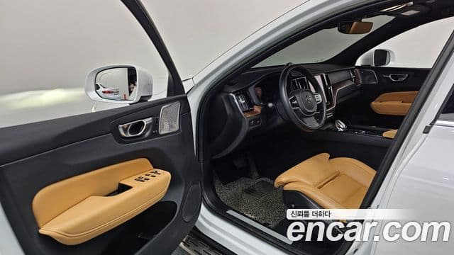 Volvo XC60 2022 — Şəkil 8/20