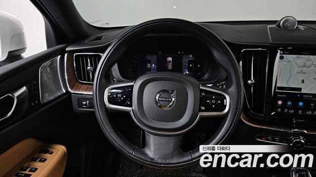 Volvo XC60 2022 — Şəkil 11/20