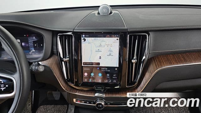 Volvo XC60 2022 — ფოტო 12/20