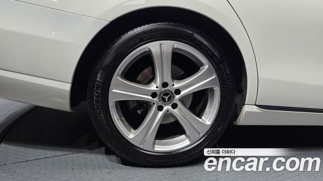 Mercedes-Benz E-Class 2018 — ფოტო 5/20