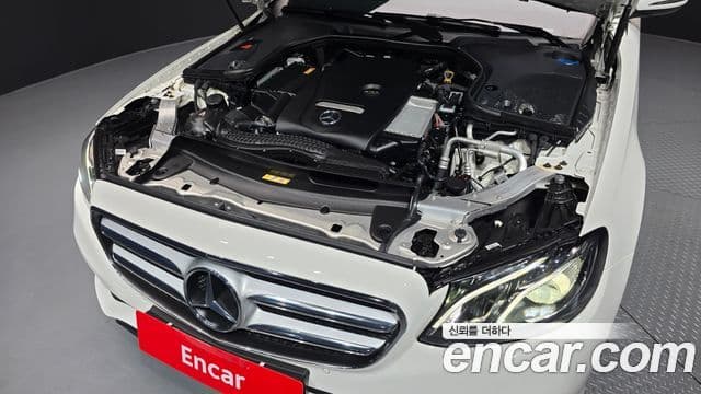 Mercedes-Benz E-Class 2018 — ფოტო 6/20