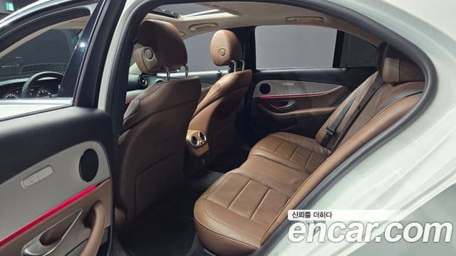 Mercedes-Benz E-Class 2018 — ფოტო 12/20