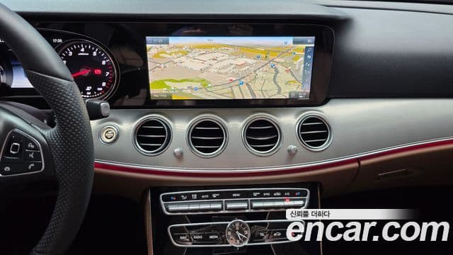 Mercedes-Benz E-Class 2018 — ფოტო 14/20