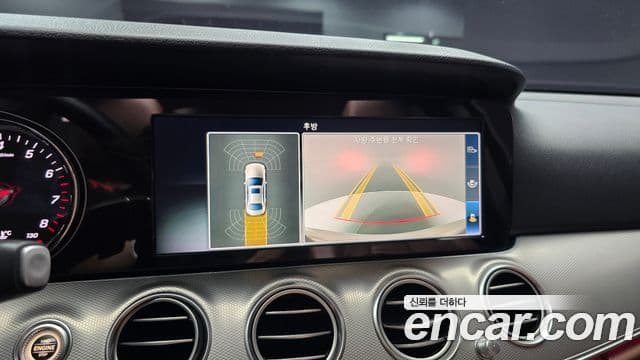 Mercedes-Benz E-Class 2018 — ფოტო 15/20