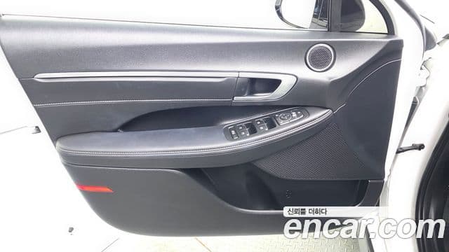 Hyundai Sonata Hybrid 2022 — Photo 13/32