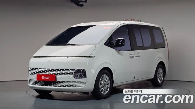 Hyundai Staria 2025 — Photo 2/35