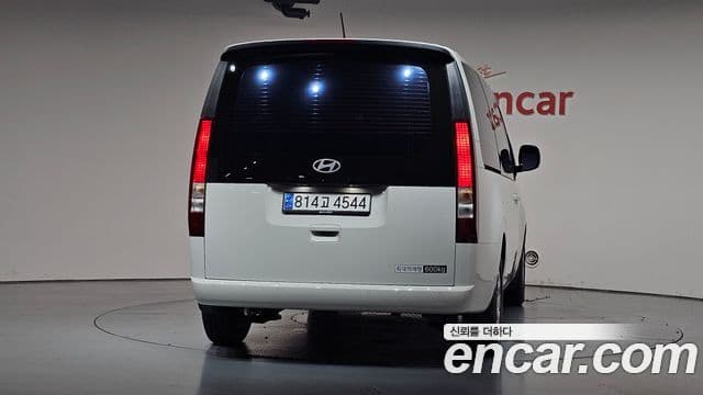 Hyundai Staria 2025 — Photo 6/35