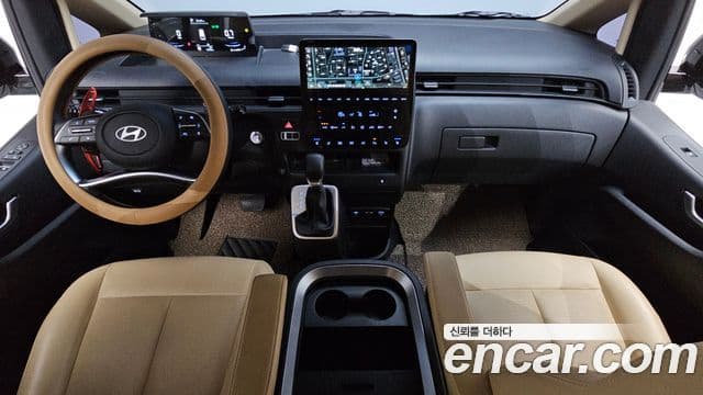 Hyundai Staria 2025 — Photo 27/35