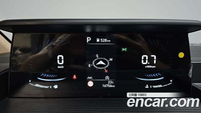 Hyundai Staria 2025 — Photo 33/35